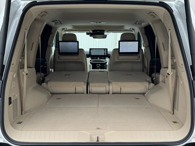 Toyota Land Cruiser 300 ZX 2025