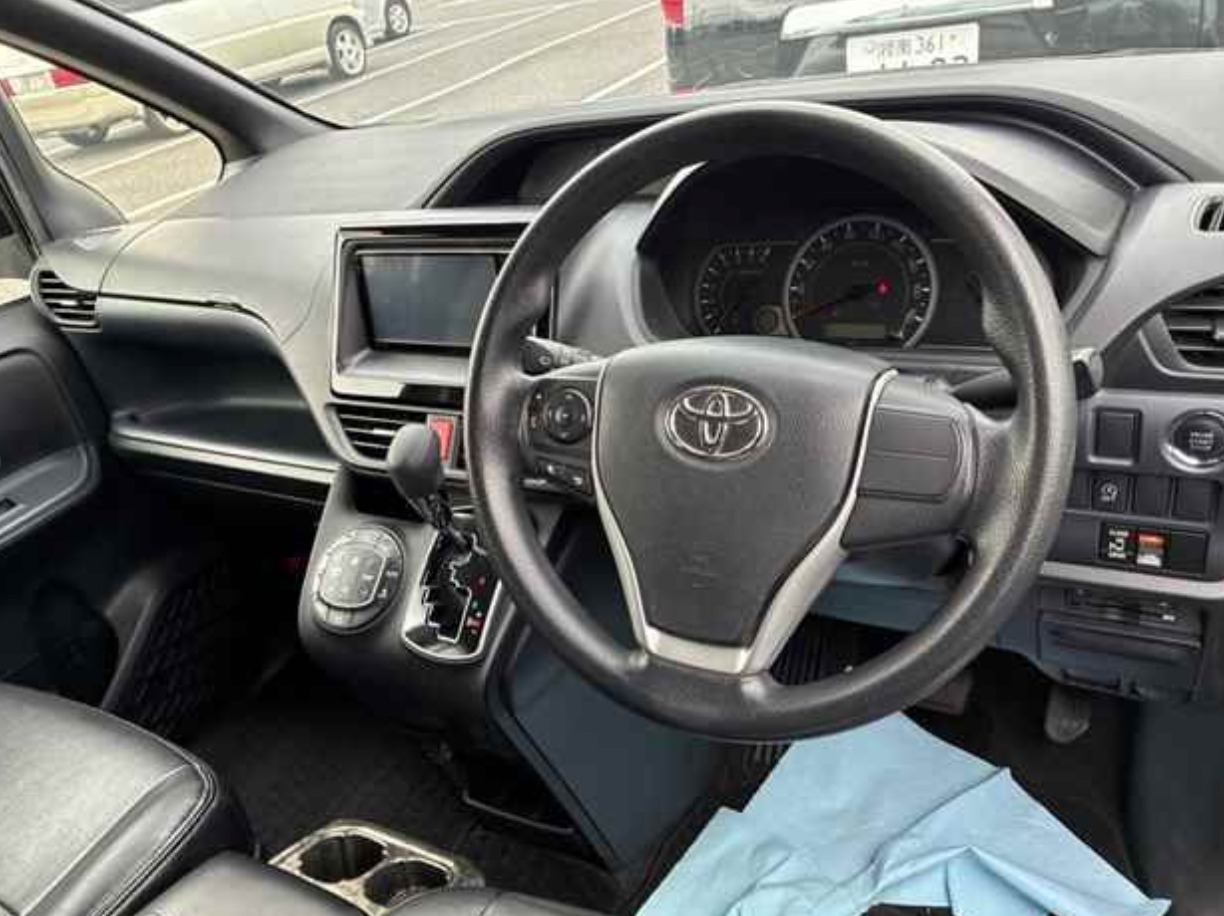 Toyota Voxy 2014 Black