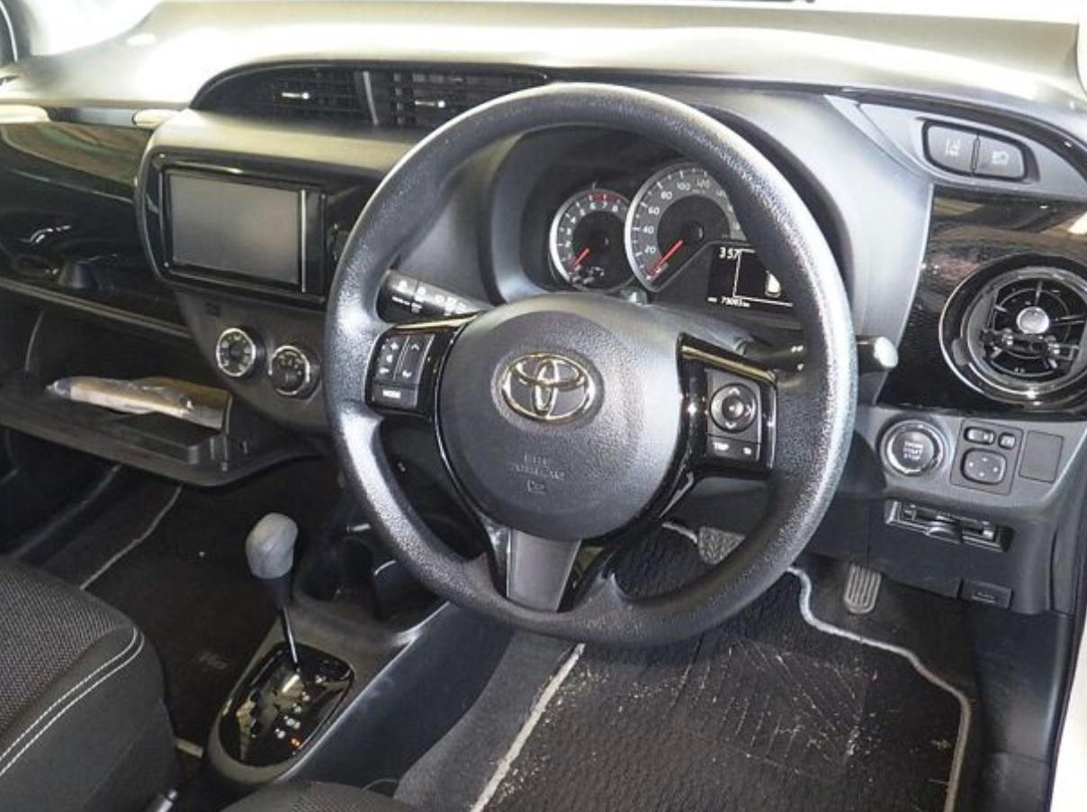 Toyota Vitz F Safety 2019 Pearl